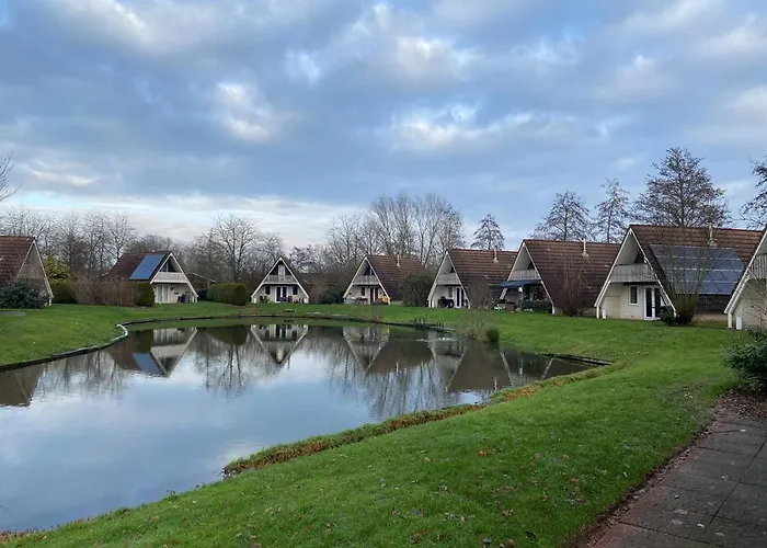 Luxe vijverlodge met houtkachel aan viswater - Lodge Lomi